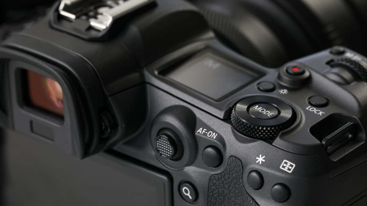 A Close Up Of A Dslr Camera With A Lens Attached.